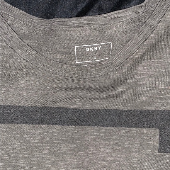 DKNY T-shirt - Picture 2 of 2